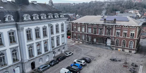 Sale of administrative buildings around the Town Hall